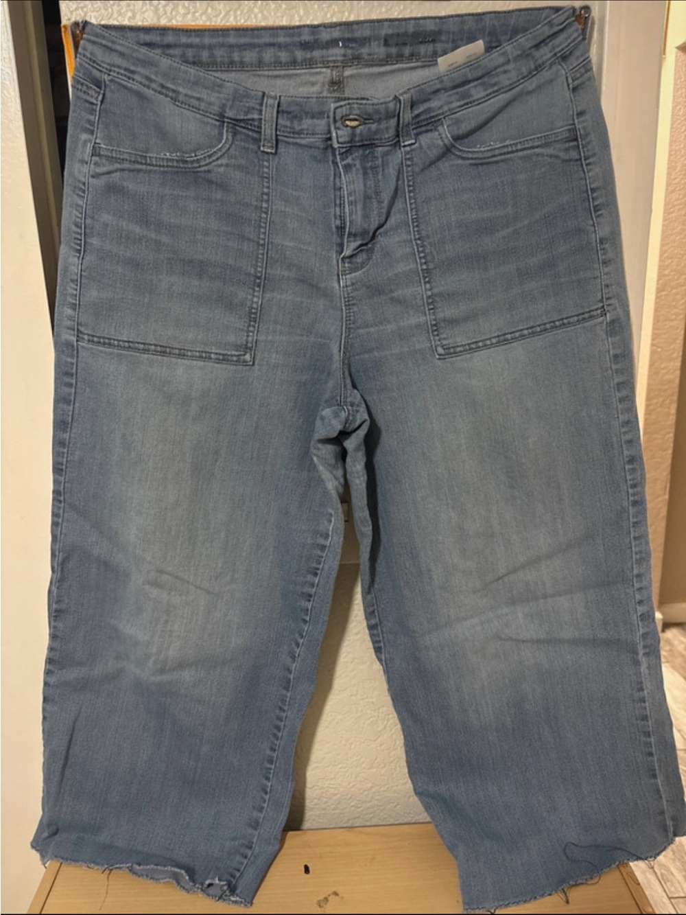Source Unknown Light Blue High-Rise Crop Jeans